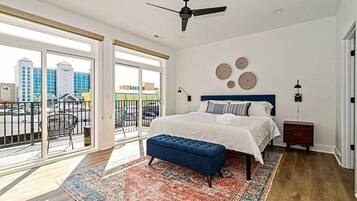 3 Schlafzimmer, Schreibtisch, Bügeleisen/Bügelbrett, Reisekinderbett