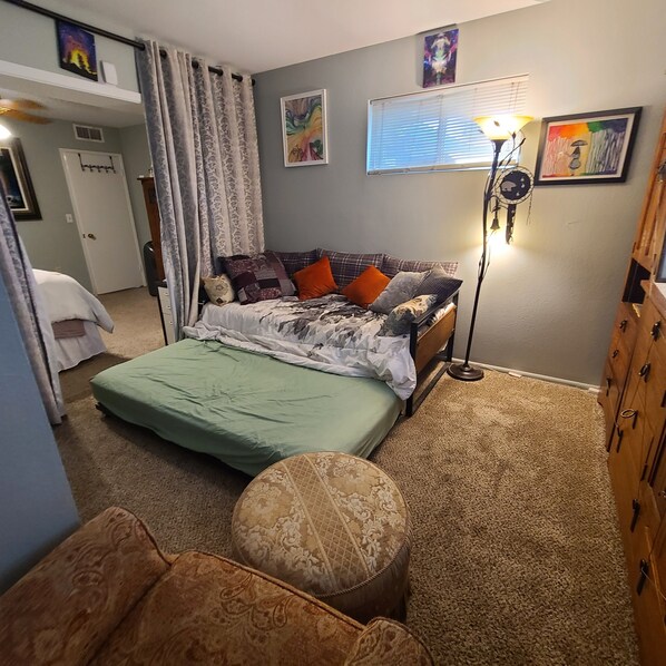 3 habitaciones, escritorio, wifi gratis y ropa de cama