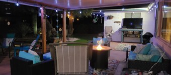 Only 4.8 miles from State Farm- Cardinals- stadium. Lovely 2+ bedroom home