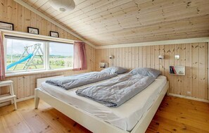 3 bedrooms, travel cot, free WiFi