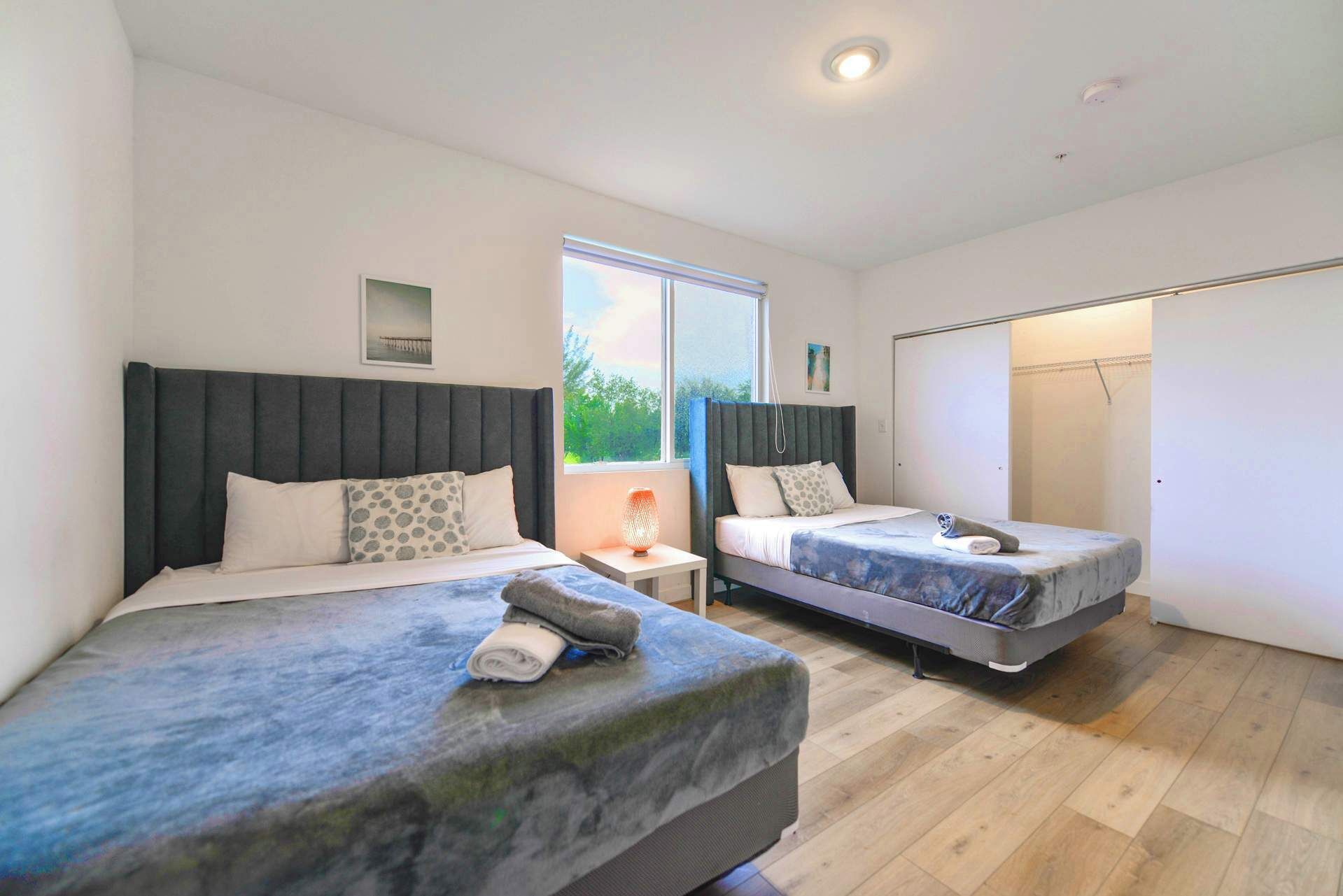 3 habitaciones, escritorio, tabla de planchar con plancha y wifi 