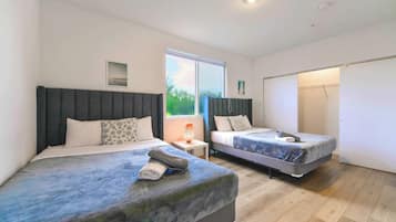 3 habitaciones, escritorio, tabla de planchar con plancha y wifi