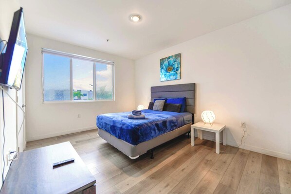 3 bedrooms, desk, iron/ironing board, WiFi