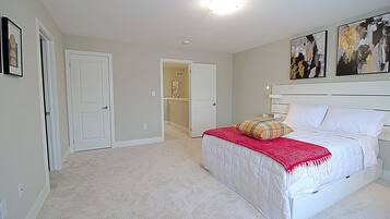 Luxury Townhome | 3 bedrooms, premium bedding, down comforters, memory foam beds