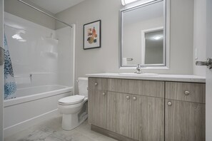 Bathroom - Chelton Town home (London)