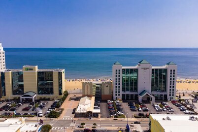 Ocean Views, Rooftop Deck, Modern Design