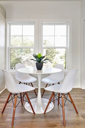 Dining - Ocean Views, Rooftop Deck, Modern Design (Virginia Beach)