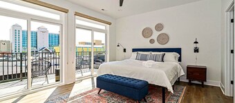 Ocean Views, Rooftop Deck, Modern Design