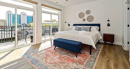 Ocean Views, Rooftop Deck, Modern Design