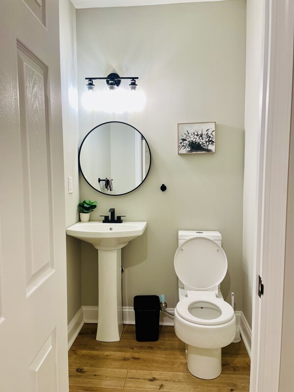 مجففات شعر، مناشف، صابون، شامبو