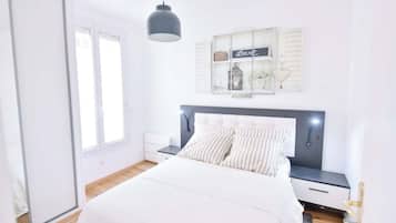 1 slaapkamer, een strijkplank/strijkijzer, wifi, beddengoed
