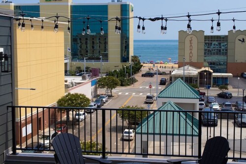 Rooftop Deck with View of the Ocean at Pacific