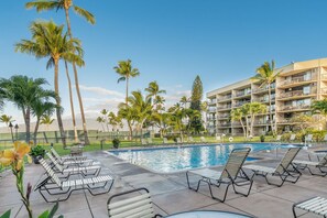 A heated pool - Oceanfront 2 bedroom suite in Sunny Kihei (Kihei)