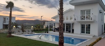 Cozy Winter Villa with Heated Pool. Toscana feeling by foça
