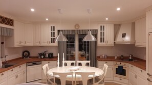 Micro-ondes, lave-vaisselle