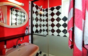 Baignoire, sĂšche-cheveux