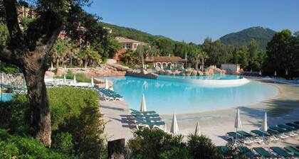 Haus im Wasserbereich des Feriendorfs Les Restanques, WIFI, Klim, Waschmaschine.