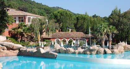 House in Les Restanques holiday village aquatic area, WIFI, air conditioning..