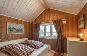 4 bedrooms, travel cot, free WiFi