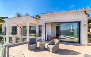 Terrace/patio - Nice home in Les Adrets-de-l'Estére (Les Adrets-de-l'Estére)
