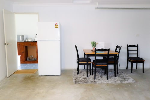 BLK Stays Guest House Deluxe Front Units Morayfield