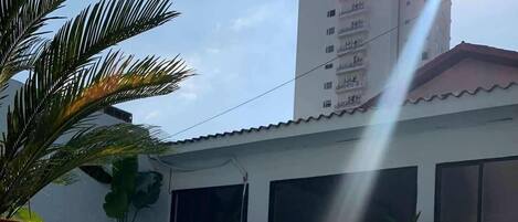 Piscine couverte, piscine extérieure