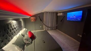 8 bedrooms, iron/ironing board, WiFi, bed sheets