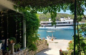 Marina - Beach front apartment in Supetarska Draga (Supetarska Draga)