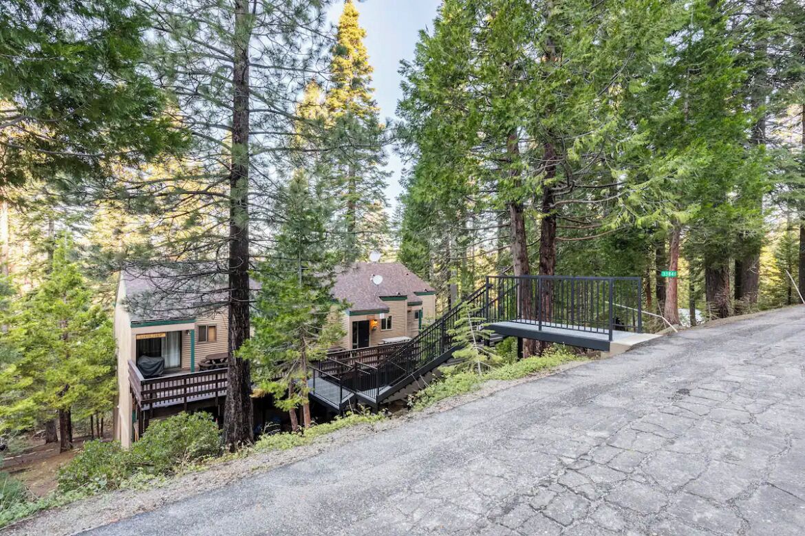 Leland Lodge~ Winter Snow Park-Summer Private Lake Reviews, Deals