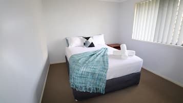 3 bedrooms, iron/ironing board, free WiFi, bed sheets