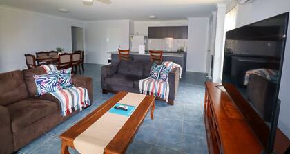 BLK Stays Guest House Deluxe Back Units Morayfield