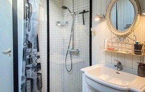 Shower - 2 bedroom nice home in Samsø (Samsø)