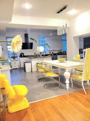 Dining - Huge Mansion (Pet friendly) 5 Bdrm w/ large yard. 20 minutes to Dc (Springfield)