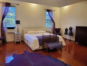 5 bedrooms, WiFi - Huge Mansion (Pet friendly) 5 Bdrm w/ large yard. 20 minutes to Dc (Springfield)