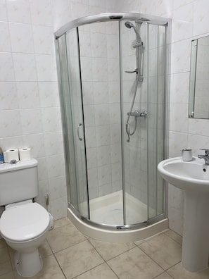 Quarto casal clássico | Chuveiro