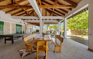 Outdoor dining