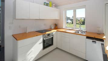 Kjøleskap, kokeplater og oppvaskmaskin