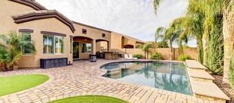 Pool, BBQ & Bar: Family Home in Queen Creek