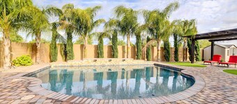 Pool, BBQ & Bar: Family Home in Queen Creek