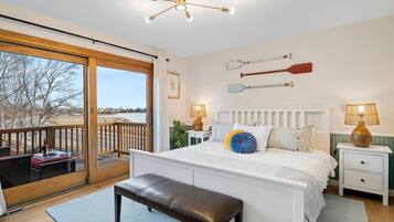 3 bedrooms, desk, iron/ironing board, travel crib