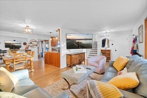 Smart TV, fireplace, books, offices - Luxury Lakefront Home, Great Location for Family, Best Home Office Setup, Near Denver (Arvada)