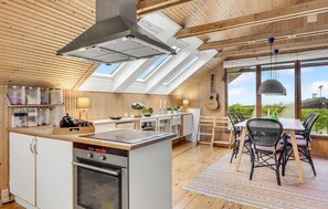 ثلاجة، فرن، موقد طهي مسطح، غسالة أطباق