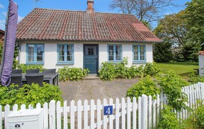Outdoor dining - 3 bedroom awesome home in Samsø (Samsø)