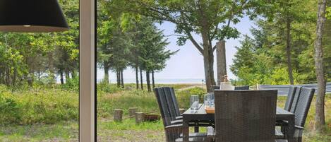 تناول الطعام بالخارج