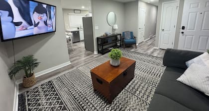 Modern 5BR SLC Home w/ Foosball, Smart TVs & Office, Near Downtown & Canyons