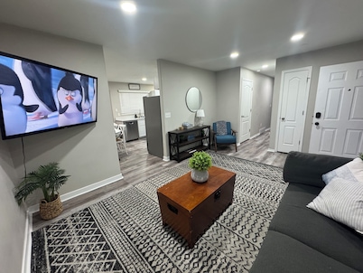 Modern 5BR SLC Home w/ Foosball, Smart TVs & Office, Near Downtown & Canyons
