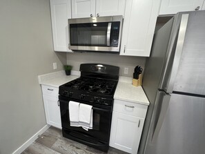 Refrigerador, horno y parrilla de estufa 