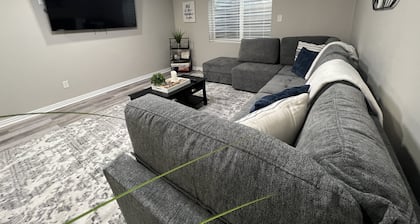 Modern 5BR SLC Home w/ Foosball, Smart TVs & Office, Near Downtown & Canyons