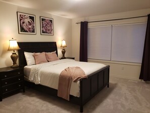 4 makuuhuonetta, silitysrauta/-lauta, ilmainen Wi-Fi, vuodevaatteet