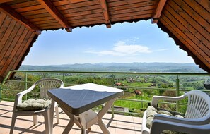 تناول الطعام بالخارج